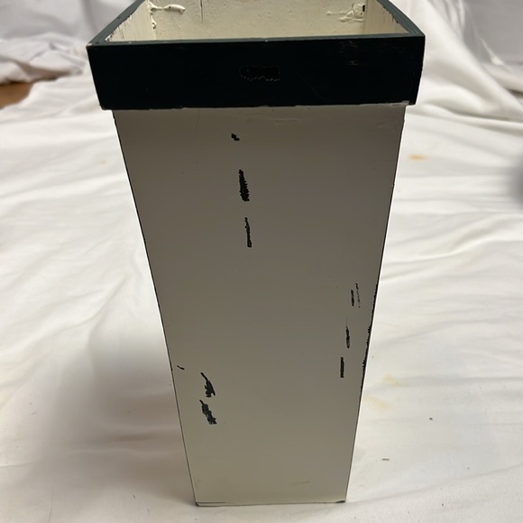 Wood base/planter with rose motif and distressing - Picture 3 of 6